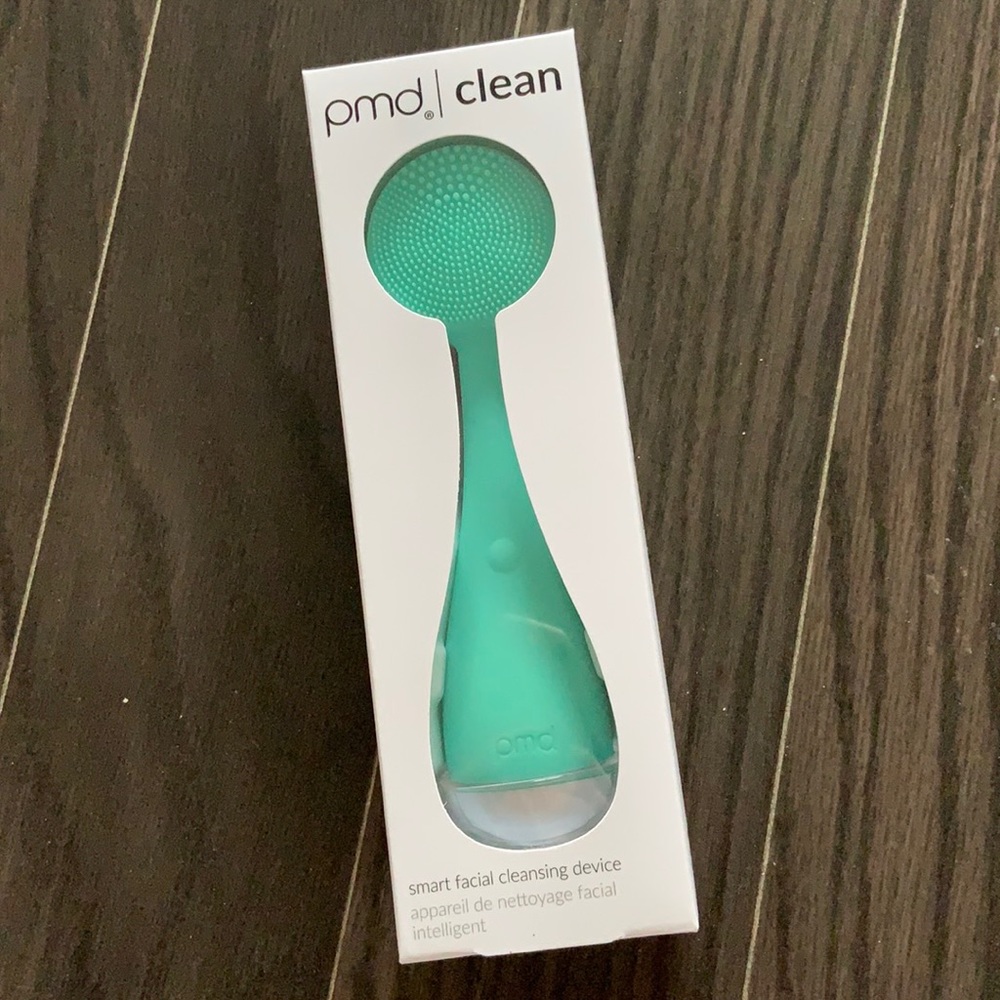 PMD clean smart facial cleansing device